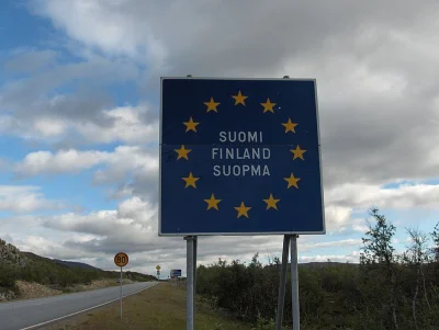 johanlaidoner - @Regru: Wjazd do Finlandii od północy, napis "Finlandia":
-po fińsku...
