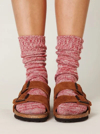 garbatykoziol - Skarpety i sandały mogą ładnie wyglądać, ale na pewno nie przy obuwiu...