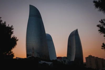 dkornas - Baku - Flame Towers. Jeden z przykładów nowoczesnej architektury w stolicy ...