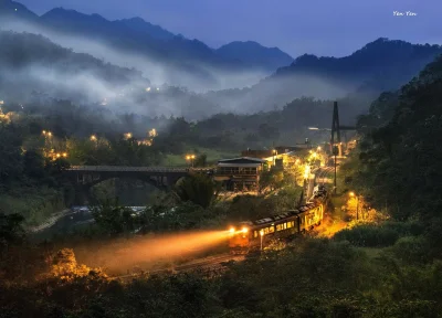 Soju - Pociąg regionalny mijający małą stację Wanggu (望古) w północno wschodnim Tajwan...