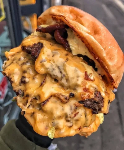 patrykw17 - #codziennyburger #jedzenie #foodporn 

Ser to podstawa w burgerku ( ͡° ...