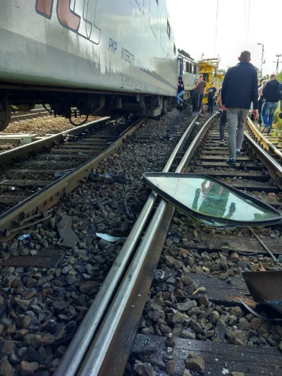Benzen - Właśnie mój pociąg zderzył się z pojazdem technicznym i wykoleił :/
#info #g...