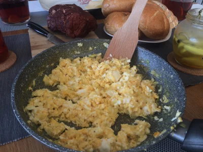 demimka - Czy moja #jajecznica spełnia standardy wykopu? Jest tam odrobina soli, piep...