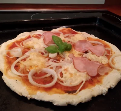 bartkowniq - Pierwsza pizza z przepisu @MG78 odbyta ( ͡º ͜ʖ͡º) 
Ciasto wyszło idealne...