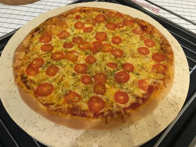 macio55oz - Drugi juz dzisiaj placek piccowy. Tym razem wersja serowa #pizza #gotujzw...