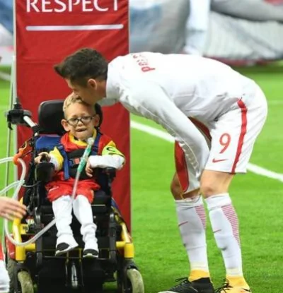 kubagg - Robert Lewandowski - wielki nie tylko na boisku
#mecz #pilkanozna #reprezen...