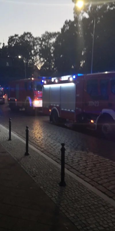 M.....l - #szczecin #kapitanska #parkowa

Dwa zastępy straży pożarnej, policja i pogo...
