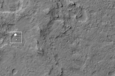 s.....w - Curiosity opada z użyciem 16 metrowego spadochronu na powierzchnie Marsa do...