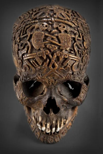 kono123 - 300-letnia czaszka tybetańska z rzeźbieniami, obecnie w prywatnej kolekcji
...