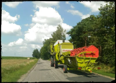 czteroch - Jedzie #kombajn z daleka,
Na nikogo nie czeka
#kombajnboners