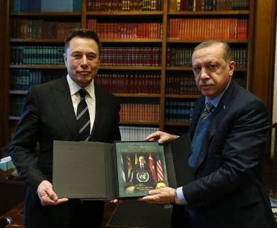 n.....c - Miłościwy Erdogan daje Elonowi w prezencie swoje własne zdjęcie xD
Czy jes...