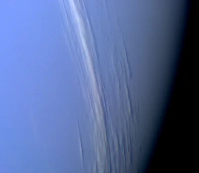 d.....4 - Jasne chmury w atmosferze Neptuna sfotografowane przez sondę Voyager 2 25 s...