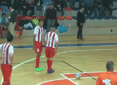 toxa - #taktyk 

#gif #pilkanozna #pilkahalowa