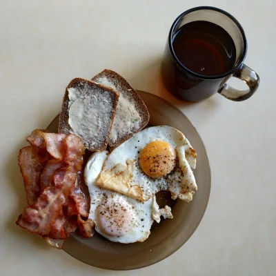 GorgonNemezjuszEzra - Śniadanko do oceny #4

PS. Jajko oczywiście lejące.

#sniadanie...