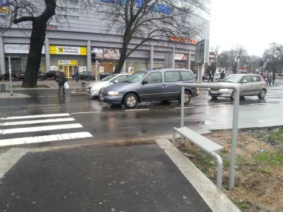 ecikowaty - @lajsta77: W Szczecinie też są, tylko lepsze ( ͡º ͜ʖ͡º)