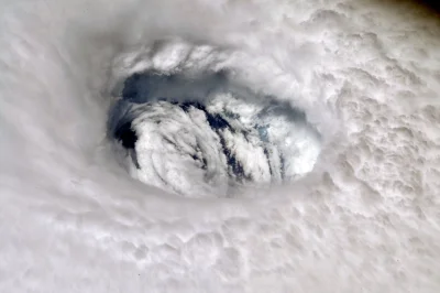 t.....m - Oko w oko z cyklonem Dorian z pokładu ISS