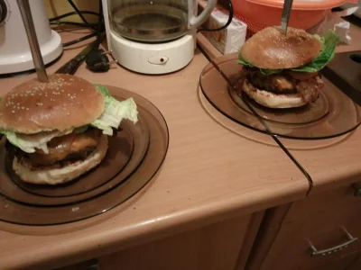 Urtah - Takie pszne burgerki zrobiłem (⌐ ͡■ ͜ʖ ͡■) 

#gotujzwykopem