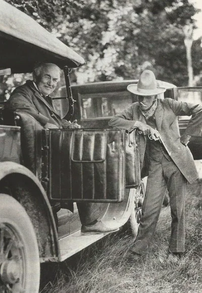 stahs - Na zdjęciu są Henry Ford (przebrany za kowboja) i Thomas Edison podczas jedne...