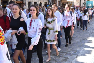 Amadeo - To jest ładne zdjęcie (to chyba Ukrainki). 

Zdjęcie jest bez tej ginekolo...