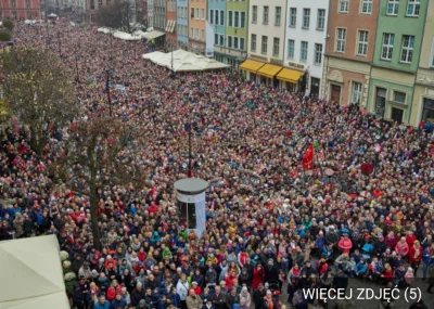 g.....i - W #gdansk zorganizowano wspólne zdjęcie rodzinne gdańszczan po #marszniepod...