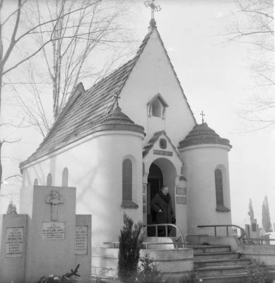 nexiplexi - Wierzchosławice
Kaplica cmentarna z grobem Wincentego Witosa. 1974
#wie...