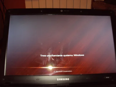 l1pka - #pcmasterrace #naprawalaptopow
Mam takie coś dziwne na czarnym tle, podczas ...