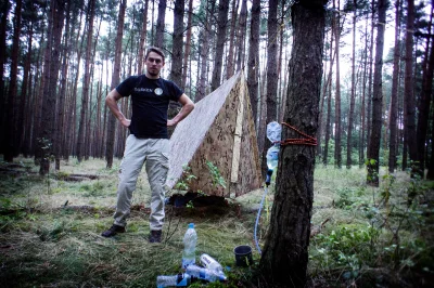 Afrati - @Jojne: TARP, pałatka to taka rozbudowana peleryna przeciwdeszczowa ;)

Ta...