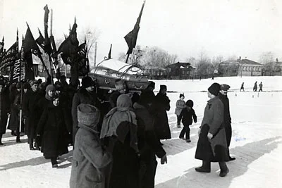 BojWhucie - 13 lutego 1921 odbył się w Moskwie pogrzeb Piotra Kropotkina, jednego z g...