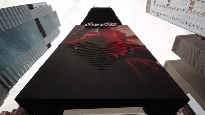 Mesk - Trójwymiarowy robotyczny billboard Coca-Coli na Times Square
https://www.wyko...