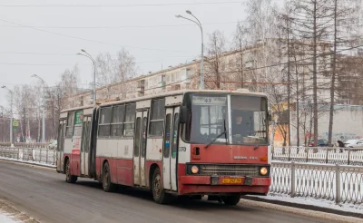 W.....c - Dla porownania jeden z trzech ostatnich "normalnych" Ikarusów 280 w Jekater...