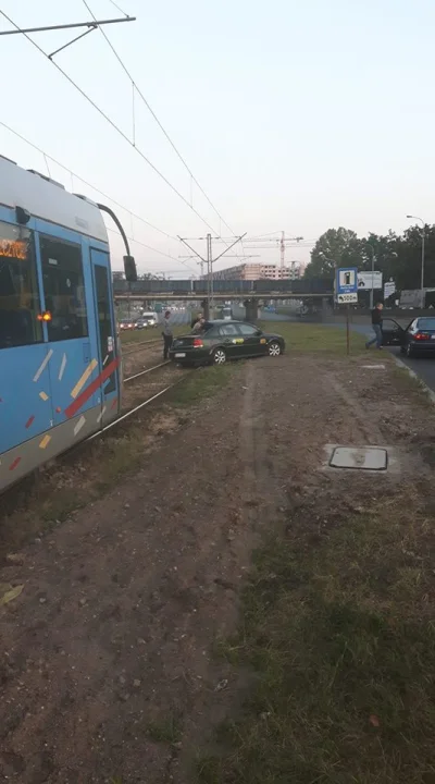 MiejscaWeWroclawiu - Poranny wypadek na ulicy Legnickiej... http://miejscawewroclawiu...