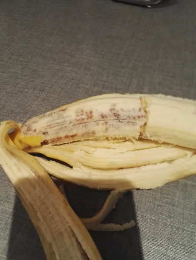 Pan_Maruda - Kupiłem dwa kilo bananów z grzybem (╥﹏╥)
#zalesie #banantruskawkowy #jed...