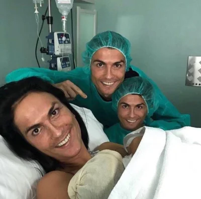 grave - Cristiano Ronaldo oficjalnie został ojcem po raz 4ty! #realmadryt #heheszki #...