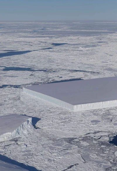 Padaj - Prostokątna góra lodowa odkryta przez NASA
#nasa #ciekawostki #gruparatowania...