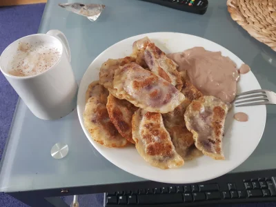 Blazus - Nie ma to jak pierogi z borówkami i danio czekoladowym i chai tea latte a ws...