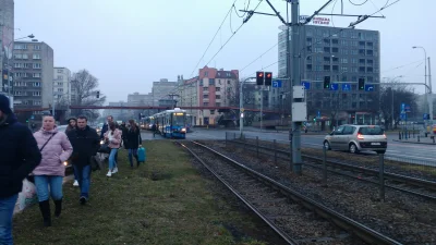 Reepo - Plac Jana Pawła wypadek tramwaju z samochodem xd no i spóźnienie do pracy
#mp...