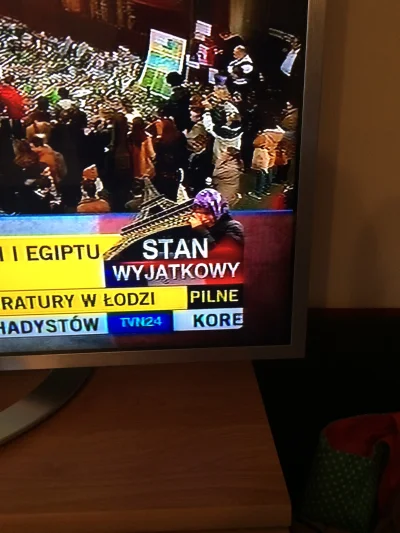 annielstwo - Dlaczego na TVN 24 nad paskiem jest wizerunek płaczącej kobiety w chuści...