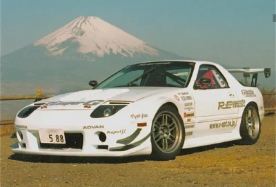 matadeusz - RE Amemiya RX-7 FC, a w tle góra Fuji

#matadeuszcars #samochody #motor...