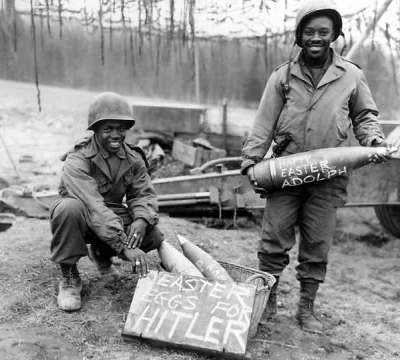 tomyclik - #fotohistoria #fotografia #usa #wojsko #hitler #40s 

Easter eggs for Hitl...