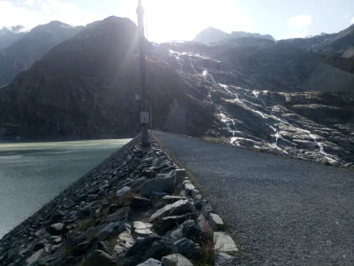 manedhel - Tama na jeziorze i strumienie z topniejącego lodowca Allalin. Jak budowano...