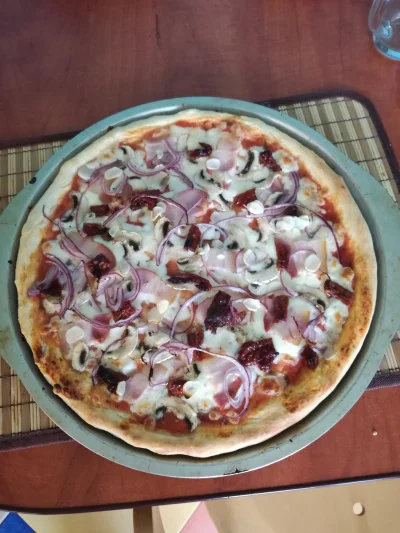 RozpedzonyTraktor - Taką pizze sobie popełniłem, nada sie?
#pizza #gotujzwykopem