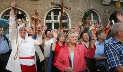 E.....e - Obrońcy jedynej słusznej moralności już się szykują:
Krucjata Różańcowa zam...