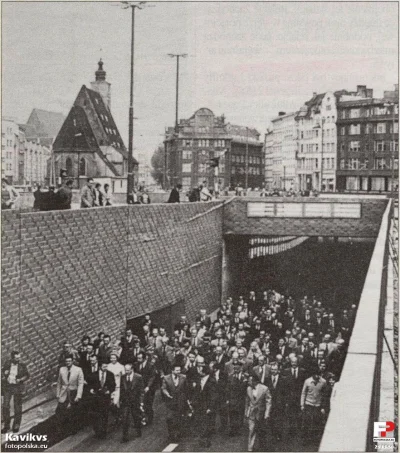 MiejscaWeWroclawiu - Otwarcie tuneli na dawnym placu Dzierżyńskiego. 

http://miejs...