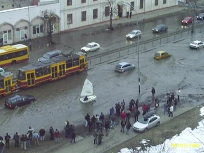 Nicy - Pamiętacie jak w 2006 pękła rura na Al. Politechniki i studenci pływali żaglów...