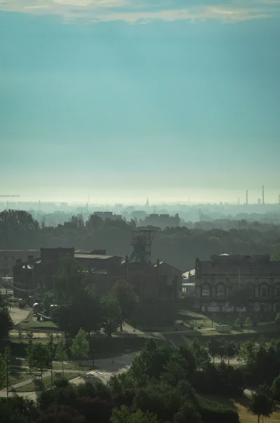 bartoszluko - Poranny smog
#slask #katowice #fotografia #tworczoscwlasna #mojezdjecie
