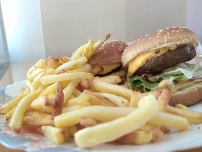 kened332 - Kto wpada na burgera? (｡◕‿‿◕｡)
#burger #dietacud #foodporn