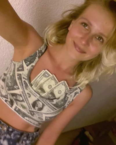 zloty_wkret - #ladnapani #zwykladziewczyna #dolary
Kobieta warta miliony D O L $ R Ó...