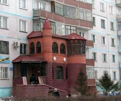 Vader-Poland - @Priya: Dziwny twór, ale moim zdaniem akceptowalny. 
Balkony w Rosji ...
