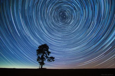 Nightscapes_pl - Pozorny ruch gwiazd na niebie. 
Ponad 250 zdjęć połączonych w jedno...