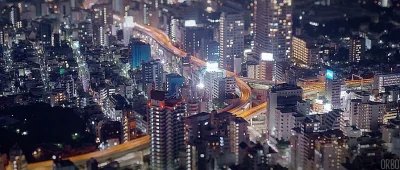 Lookazz - > "Toy Tokyo" - tilt-shifted loop of Tokyo traffic.

#dzaponialokaca <==== ...